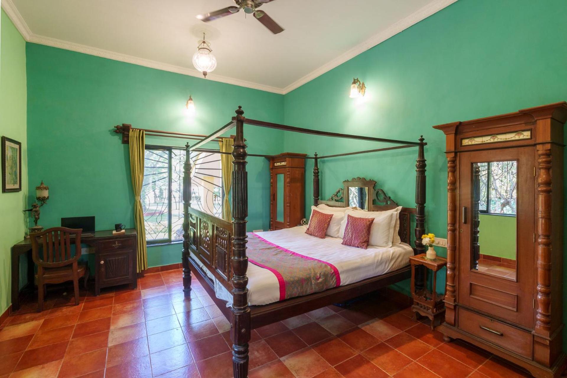 Vintage Estate - Lakeside Allure With Vintage Decor,A Plunge Pool & A Lawn Featuring A Charming Gazebo Karjat Esterno foto
