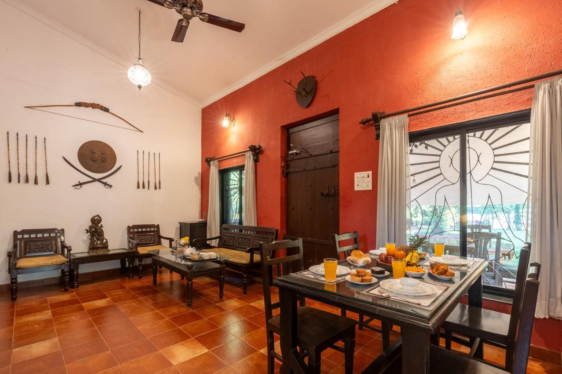 Vintage Estate - Lakeside Allure With Vintage Decor,A Plunge Pool & A Lawn Featuring A Charming Gazebo Karjat Esterno foto