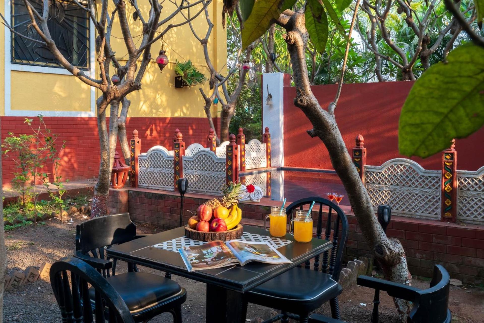 Vintage Estate - Lakeside Allure With Vintage Decor,A Plunge Pool & A Lawn Featuring A Charming Gazebo Karjat Esterno foto