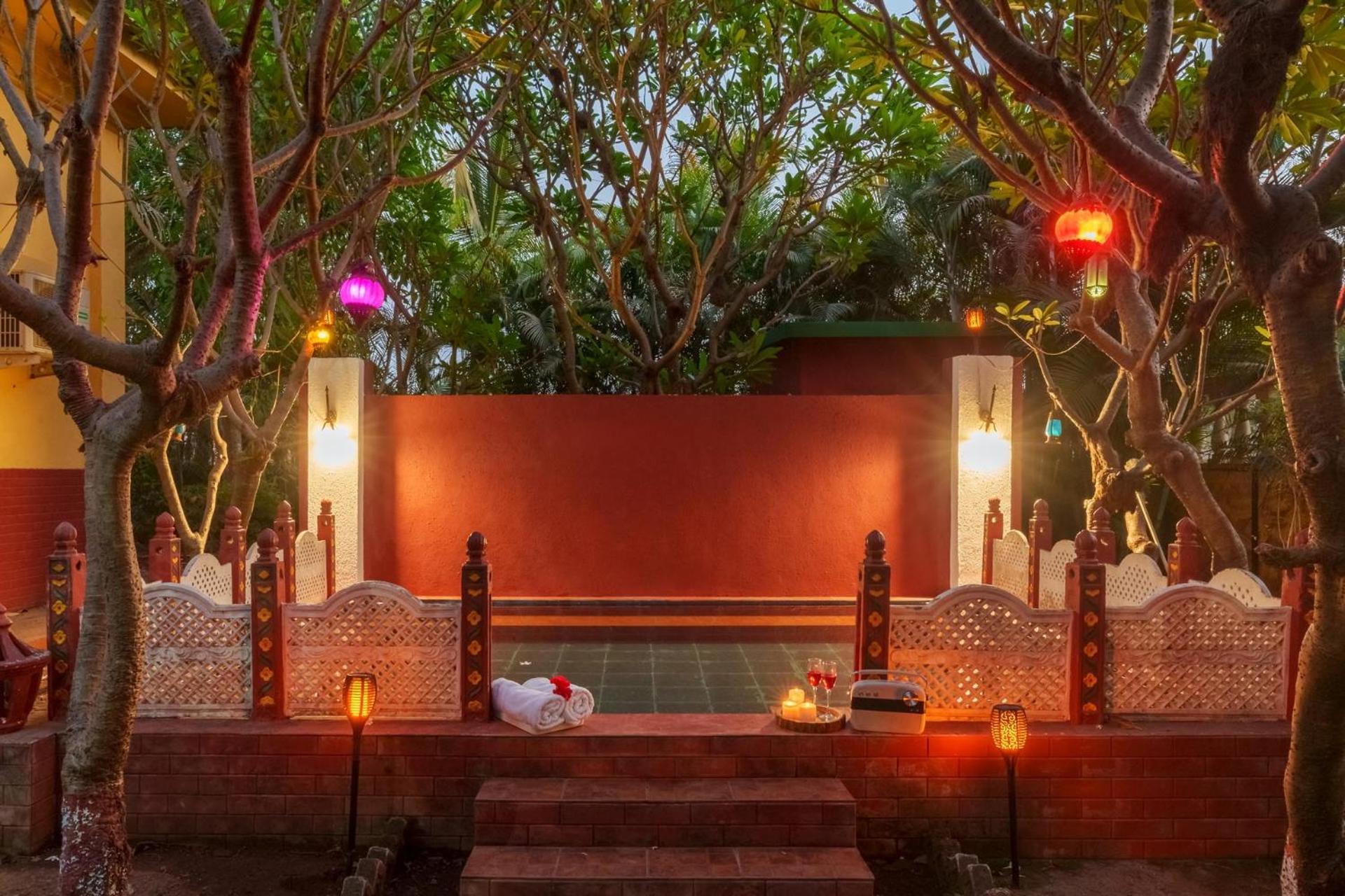 Vintage Estate - Lakeside Allure With Vintage Decor,A Plunge Pool & A Lawn Featuring A Charming Gazebo Karjat Esterno foto